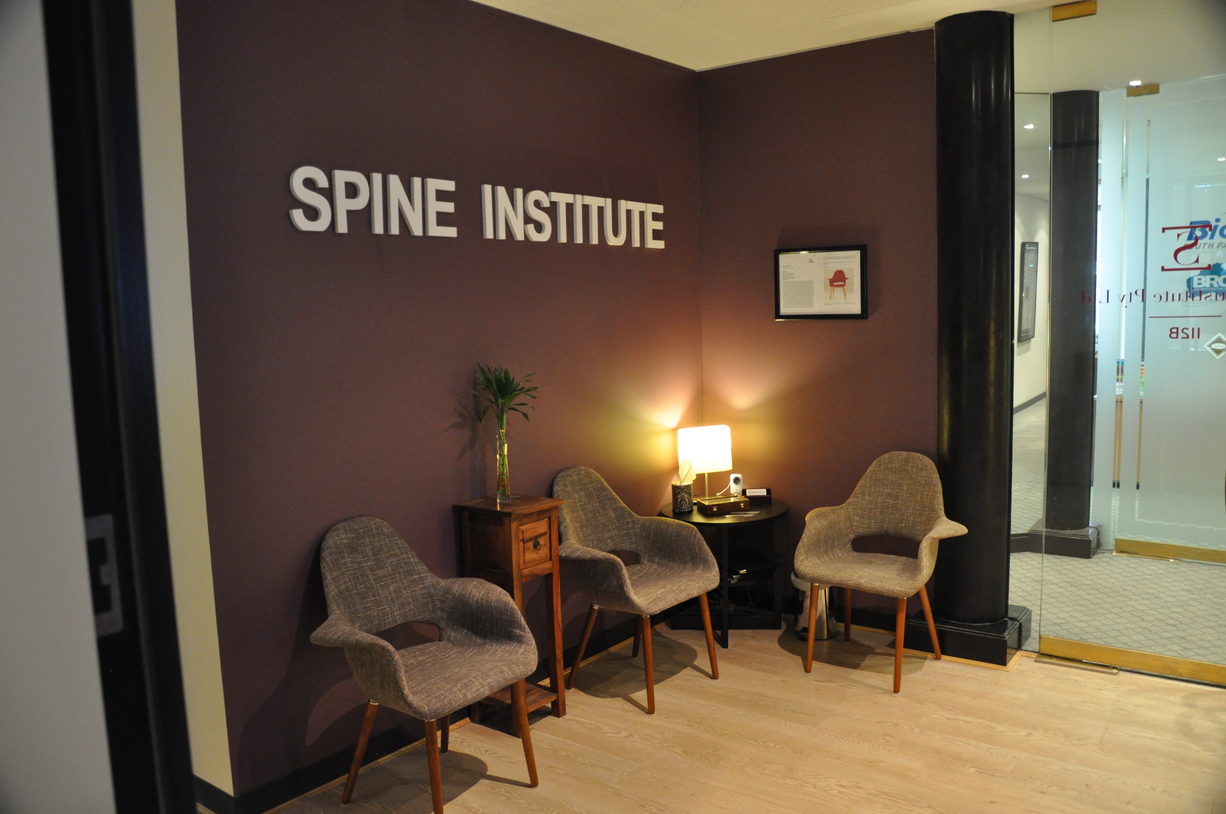  Spine-Institute-Waiting-Room 